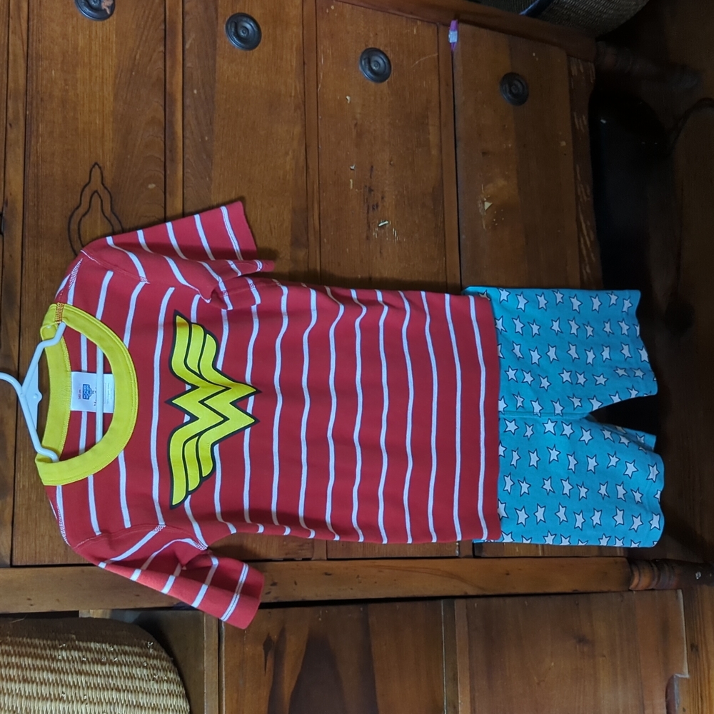 Hannah Anderson Wonder woman organic cotto short sleeve pajamas size 140/ US 10.